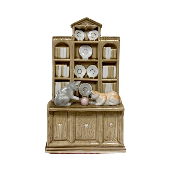 Mischievous Kitten Bookshelf Play Figurine, Gold Trim, Vintage - (1980's) - Picture 2 of 10